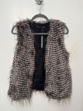 NWT Wells Grace Faux Fur Vest